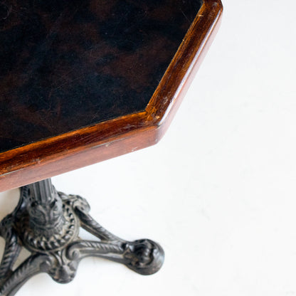 Paire de petites tables de bistrot
