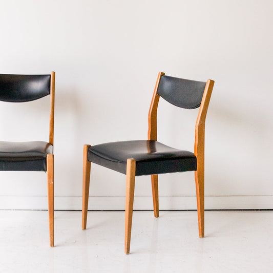 Paire de chaises de salle à manger scandinaves