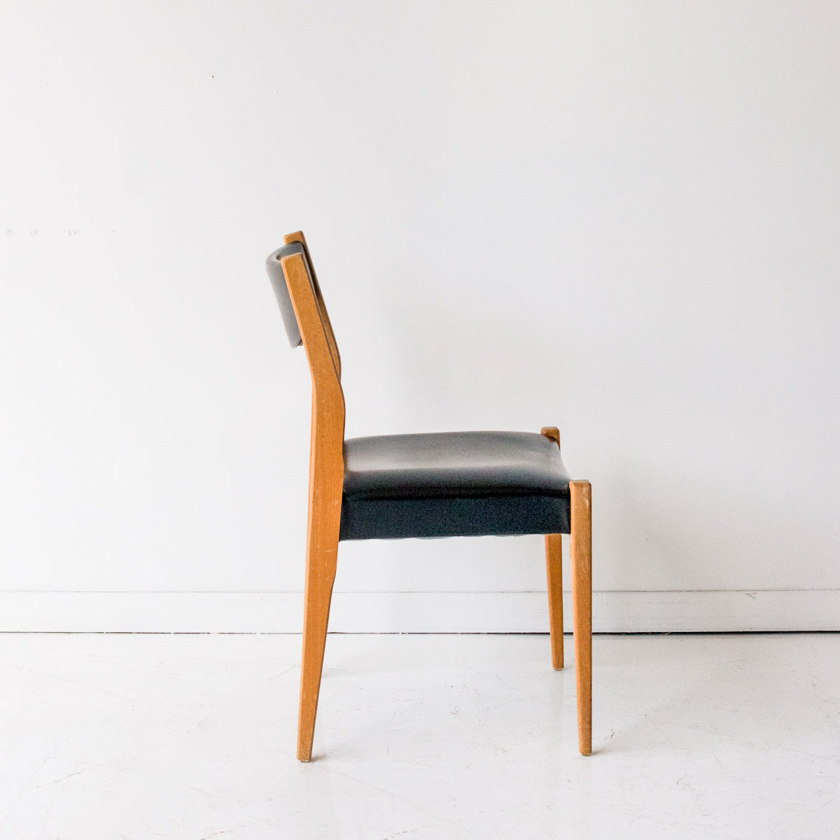 Paire de chaises de salle à manger scandinaves