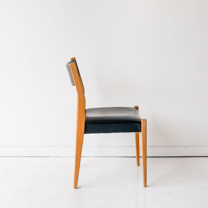 Paire de chaises de salle à manger scandinaves