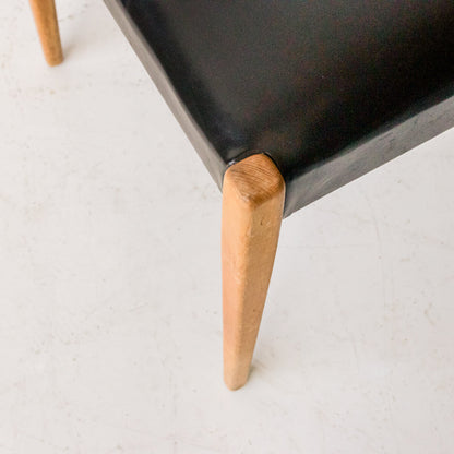 Paire de chaises de salle à manger scandinaves