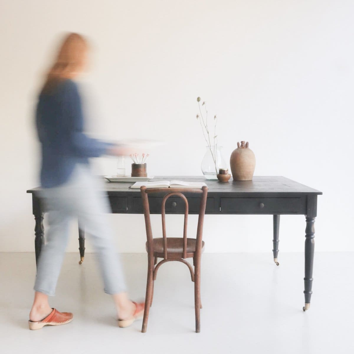 Bureau partenaire en bois récupéré d'inspiration française