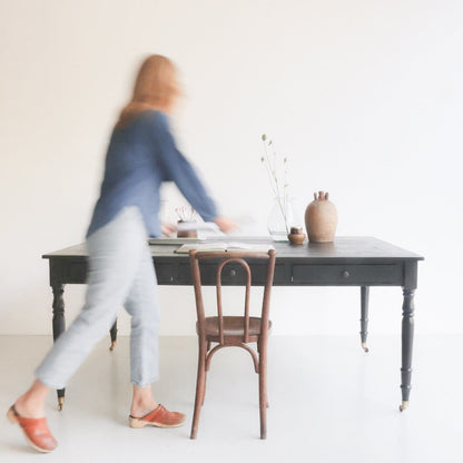 Bureau partenaire en bois récupéré d'inspiration française