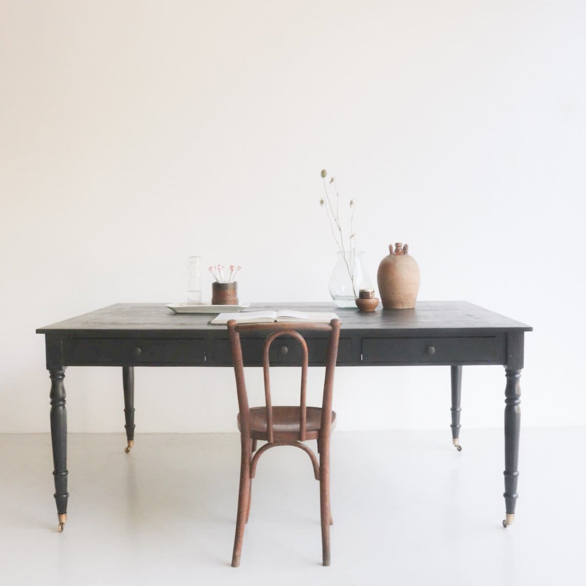 Bureau partenaire en bois récupéré d'inspiration française