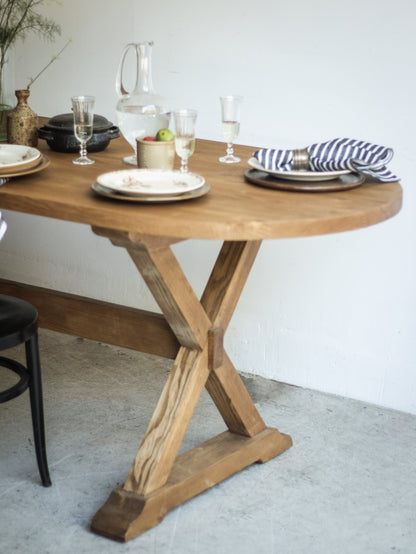 Table à tréteaux ovale en bois récupéré