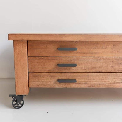 Table basse en bois recyclé avec coffre à cartes