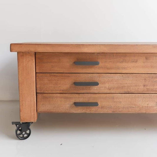 Table basse en bois recyclé avec coffre à cartes