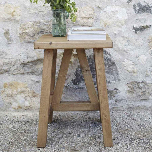 Table d'appoint utile